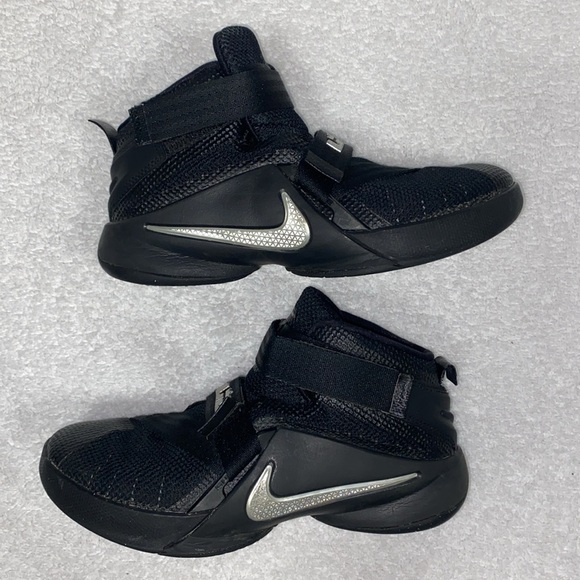 Nike Zoom LeBron James Solider 9 Black Basketball Shoes 776472-001 boys size 1 - Picture 6 of 8